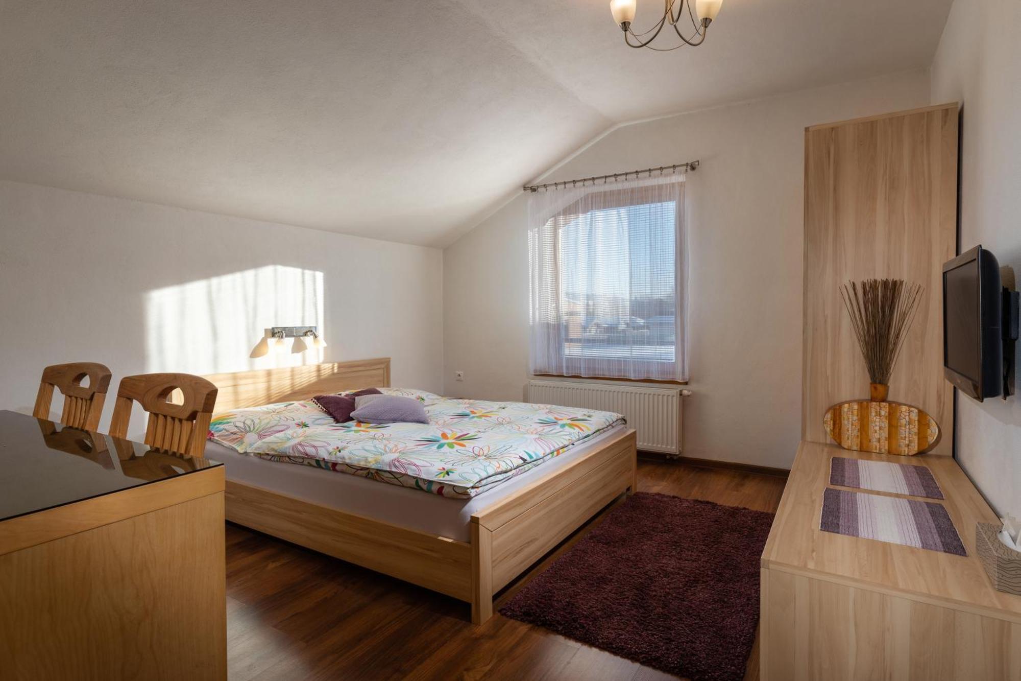 Pension Lunatyk Liptovský Mikuláš Exteriör bild